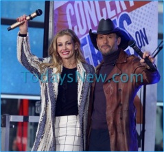 Tim McGraw and Faith Hill performing on NBC ''Today'' Show at Rockefeller Plaza